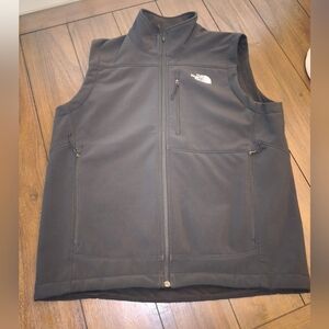 The North Face Men's Black Softshell Vest
